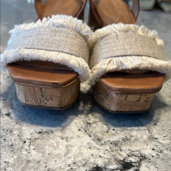 Bernardo Bernardo Tan and Cream Brown Sandals Block Heel Size 6.5 - Picture 9 of 10